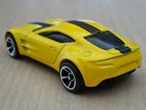 Hot WHeeLS ホットウィール アストンマーチン Aston Martin One-77 黄色 イエロー ミニカー ミニチュアカー_画像4