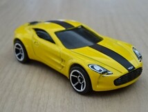 Hot WHeeLS ホットウィール アストンマーチン Aston Martin One-77 黄色 イエロー ミニカー ミニチュアカー_画像2