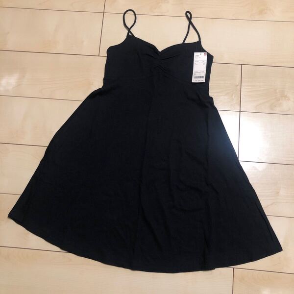 UNIQLO 黒 キャミワンピース