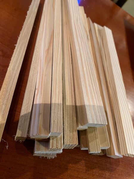 杉材端材長さ約30cm程度ネコポスにまとめてお届けキャンプ用薪材、クラフト素材