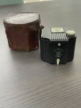 現状品 1930年代 米国製 ベークライトビンテージカメラ コダック ベビーブローニー１２７ 純正革ケース付 コレクション向け 動作未確認_画像1