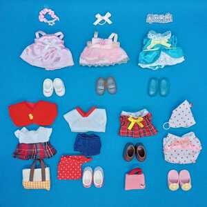 送料込7点A 女の子のきせかえ 女の子のドレス ピンク/ブルー 女の子の制服 体操着 女の子のワンピース赤 女の子のパジャマ 人形用洋服 靴鞄