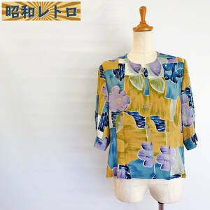 [ Showa Retro ]7 minute sleeve blouse / total pattern / watercolor painting manner pattern /11 number / old clothes / Vintage /60'70'/No.119