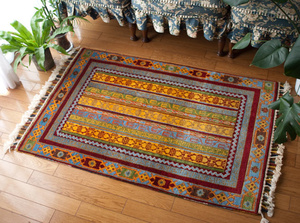 送料無料 ラグ マット 絨毯 手織り絨毯 手織りのインド絨毯(約123cm x 約80cm) 玄関マット 手編み絨毯
