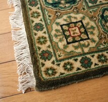 送料無料 ラグ マット 絨毯 手織り絨毯 手織りのインド絨毯(約185cm x 約128cm) 玄関マット 手編み絨毯_画像8