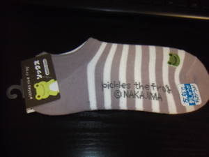 新品　靴下　ソックス　かえる　しま　22～24ｃｍ　198円発送可 　切手可　左右で刺繍が違います