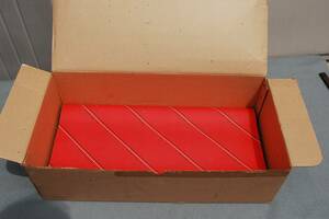 昭和品 　赤に黒白ストライプ　包装紙：97枚　 SUNTORY WHISKY OLD　　サントリー　ウイスキー オールド　　 箱：商売繁昌セット