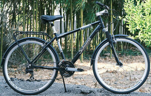 SCHWINN(ほぼ綺麗)discover)タイヤ新品)Shimano 21速)CT48cm)ブラックカラー)hybrid bike 中古