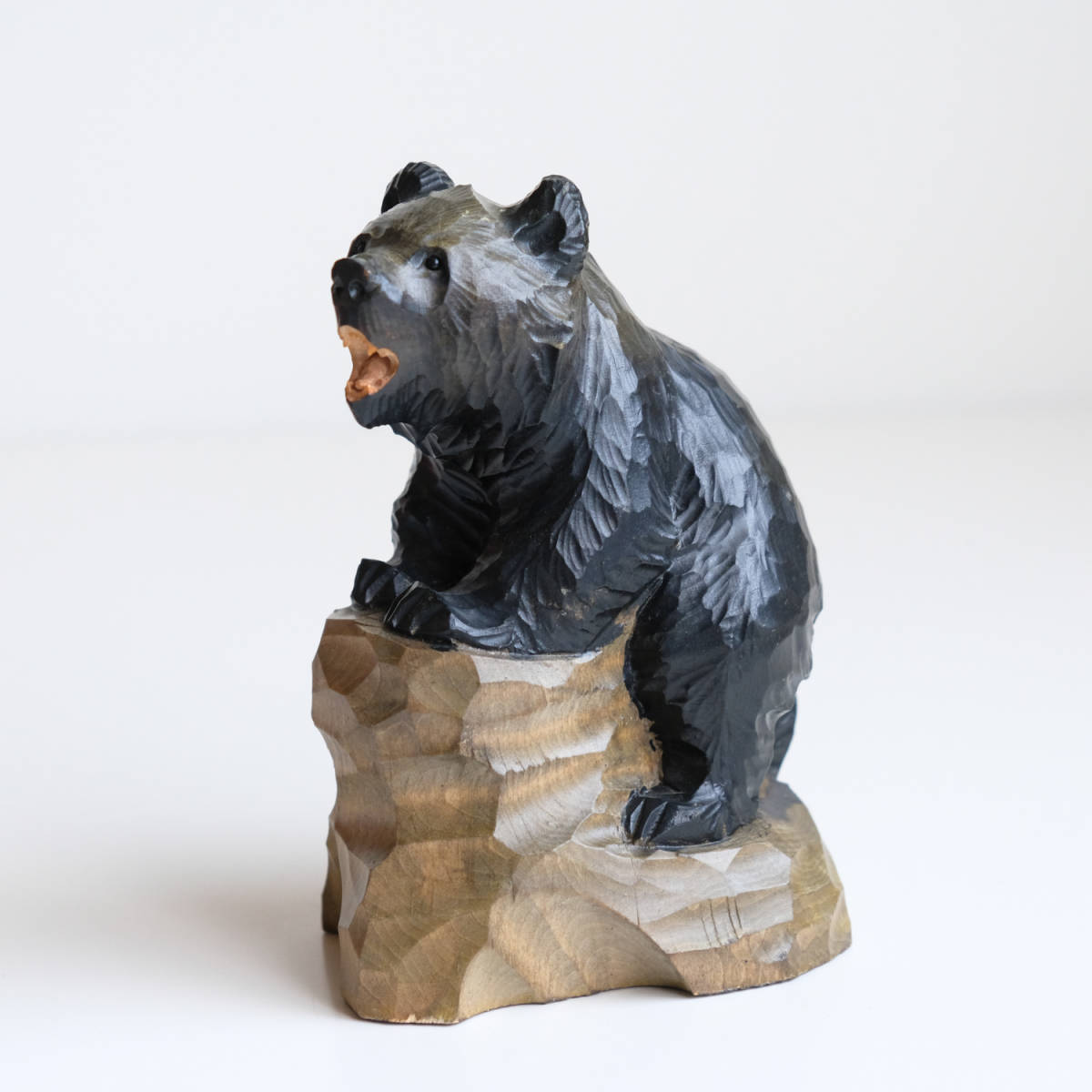 木彫の熊の値段と価格推移は？｜39件の売買情報を集計した木彫の熊の 