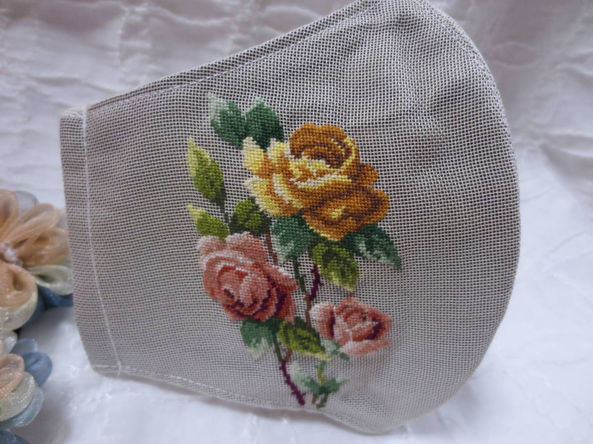 超人気新品 ペンダントトップ プチポアン・プチポワン☆赤い薔薇 刺繍