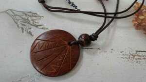 * carving pattern entering * wood Circle plate * necklace *