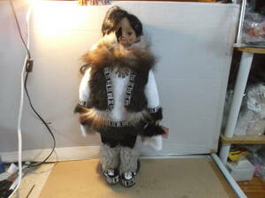 顔　ヘッド割れ　エスキモー少女　インディアン？　ビスク　人形　５０cm位　ドール　スタンド付き　防寒服　フィギュア　送料着払い