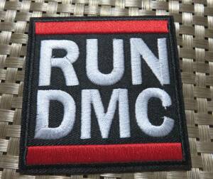 黒赤白四角■新品　RUN DMC Run-D.M.C. ラン・ディーエムシー 刺繍ワッペン（パッチ）◆音楽ミュージック　ヒップホップ　ロック◎アメリカ