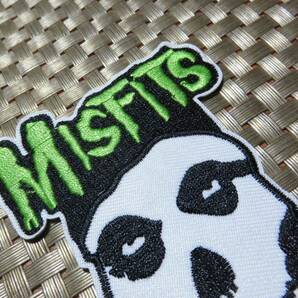 英語（黒白黄緑）◆新品 ミスフィッツThe Misfits アメリカ ハードコアパンク・バンド 顔面 刺繍ワッペン◎音楽 ミュージックの画像2