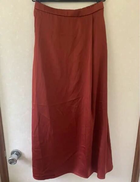 GU ロングスカート サテン風　オレンジ　Mサイズ