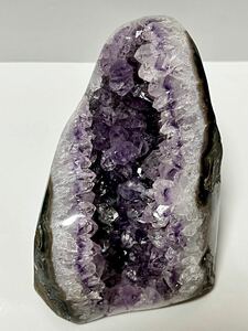レア品　アメジストドーム 紫水晶 原石 天然石　ウルグアイ産　虹が綺麗　洞窟　小さな洞窟