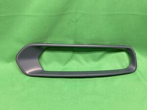 BMW 1シリーズ F20 右エアーインテークカバー 未使用 未塗装品 51117310760 51117310830 個人宅配送不可