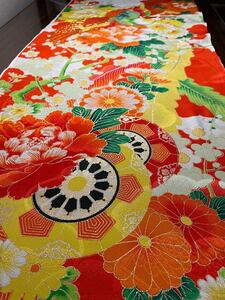 87 正絹子供着物 金彩金駒刺繍牡丹御所 ハギレ