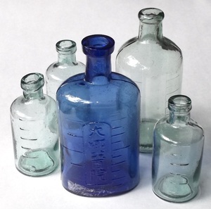 戦前 ガラス ビン 時代 薬瓶 病院 まとめて 薬 緑色 コバルト 目盛り 気泡 エンボス レトロ ビンテージ アンティーク ボトル 和ガラス