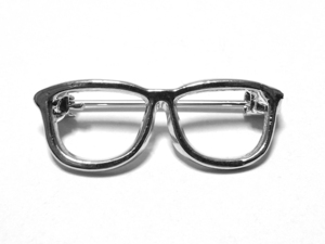 ☆送料無料☆　ブローチ　メガネ　眼鏡　グラス　ライト・シルバー　bro-0340-3