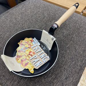 ★送料無料★ベストコ 谷口金属製日本製スミスさんの深型フライパン22cm ガス火用ブラック天然木柄 炒め鍋 フライパン