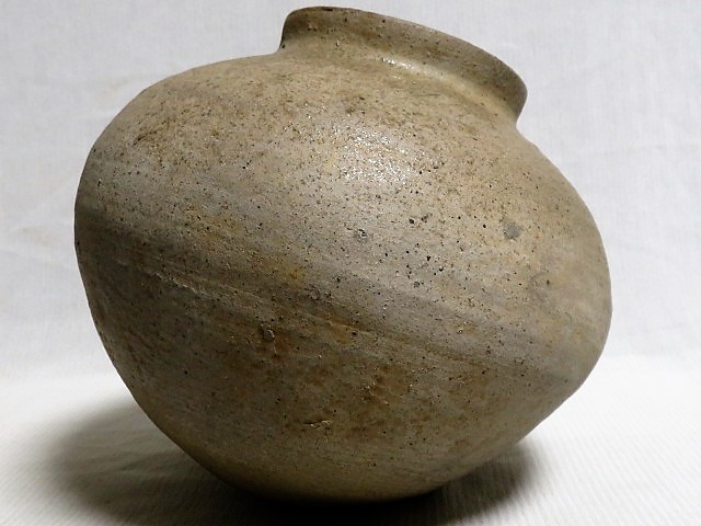 送料無料(沖縄は1000円) 須恵器系のやや大振りな丸壺 | terepin.com