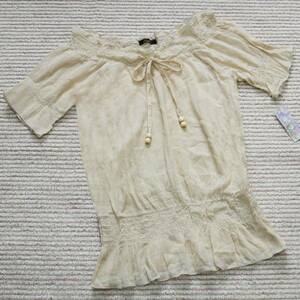 【新品】 Tipsy 可愛い♪生成り色の夏物ブラウス （Ｌ）　