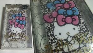 Hello Kitty柄のiPhone 4/4S用カバー(AMONNLISA)。