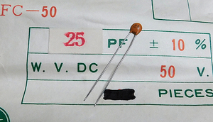 KCK FC-50 セラミックコンデンサ (50V/25pF±10%/直径:約5mm) [20個組]【管理:KD732】