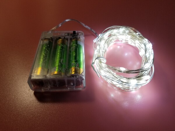 LED ストリングライト 10m 白色 100個の電球 3xAA電池式