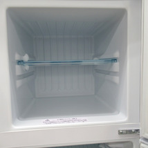 Abitelax (アビテラックス) 冷蔵庫 直冷式 138L 2ドア AR-143E ホワイトストライプ 2021年製 一人暮らし 洗浄・除菌済み_画像5