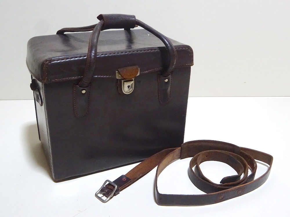 ヤフオク! -「革トランク」(バッグ、スーツケース) の落札相場・落札価格