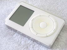 希少 Apple 初代 ipod M8541 5GB 白黒液晶 ホワイト 充電/再生 動作OK 中古 第1世代 classic ミュージック オールド HDD内蔵 初期化済 レア_画像2