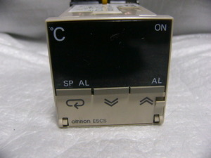 ★動作保証美品★ OMRON 電子温度調節器　E5CS-R1P 端子台付き