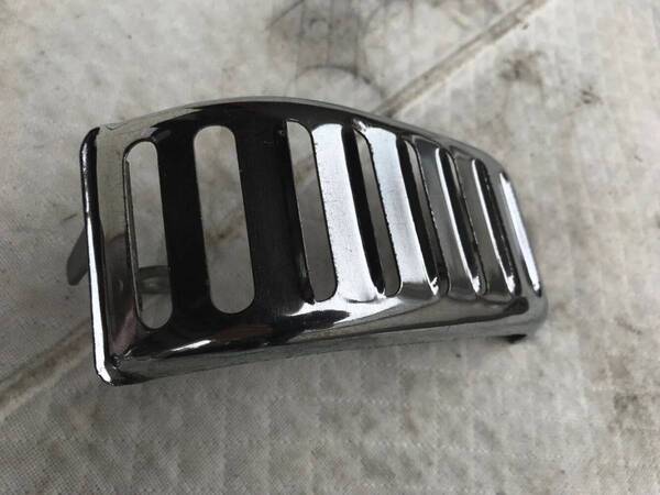 陸王750用リヤーシリンダーヘッド ヒートガード中古品 再メッキなし 美品