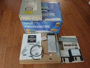 YAMAHA SCSI 内臓 CD-R/RWドライブ 4X2X6 CRW4260t-VK 電源OK ジャンク