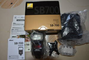 Nikon スピードライト　SB-700　展示品、新品未使用、メーカー保証あり。