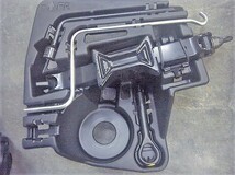 C1-305 H24～25年 プリウス ZVW30 トヨタ純正 車載工具（ジャッキ等セット） 中古品_画像1
