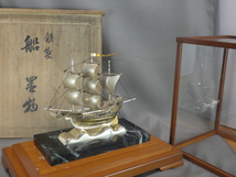 ☆ 銀製 大きめ 船 置物 重量1840g ガラスケース・桐箱付き_画像1
