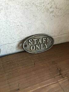 アイアンサイン/プレート エンボス staff only スタッフオンリー