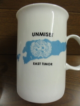 CERA DECOR 国連東ティモール支援団 UNMISET ペアマグカップ JPN ENGR GP_画像3