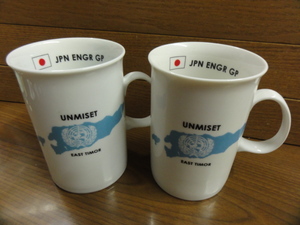 CERA DECOR 国連東ティモール支援団 UNMISET ペアマグカップ JPN ENGR GP