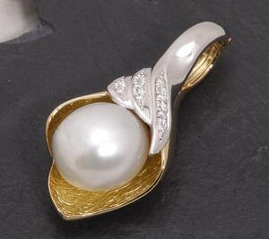 { pawnshop exhibition }k18/Pt900* White Butterfly pearl + natural diamond pendant top *C-2398