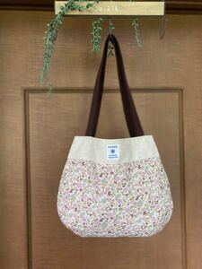 小さなお花柄。ラウンドトートバッグ。ハンドメイド。