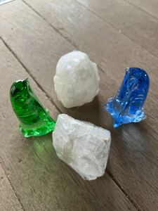 ガラスペンギンオーナメントグリーンとブルー300g岩塩の結晶2ヶセット