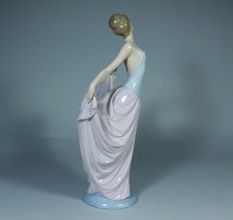 【栴檀】リヤドロ Lladro スペイン製 フィギュリン 陶器人形 踊る少女 美しい置物 美品！_画像3