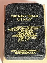 ZIPPO/ ジッポー/ 1941レプリカ ブラッククラックル U.S. NAVY オイルライター 未使用 2002年 A 02_画像2