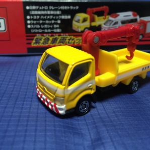 トミカ 緊急車両セット５■日野デュトロ クレーン付きトラック (道路維持作業車)の画像2