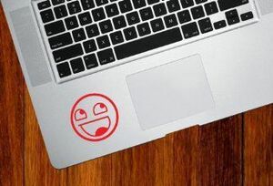 MacBook iPad ステッカー シール Epic Smiley (レッド)