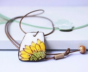 Art hand Auction Necklace cool hand-drawn style sunflower illustration made of ceramic, ladies accessories, necklace, pendant, others